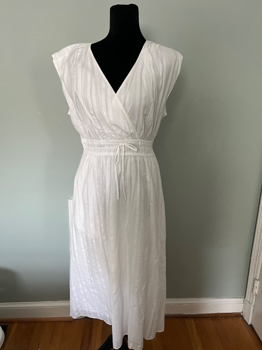 Talbots Beautiful White dress 8p like new - Picture 3 of 6